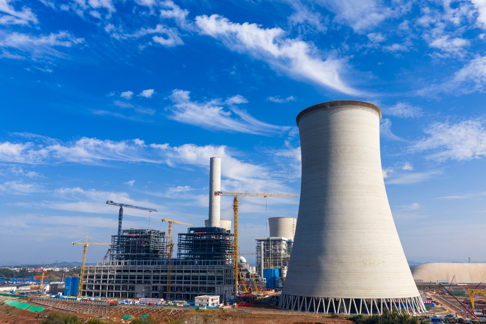 陕投信丰电厂1号冷却塔封顶